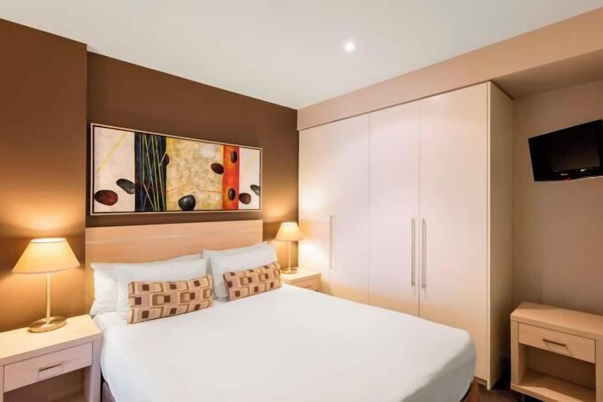Een kluis op de kamer, babybedden (toeslag), gratis wifi, beddengoed