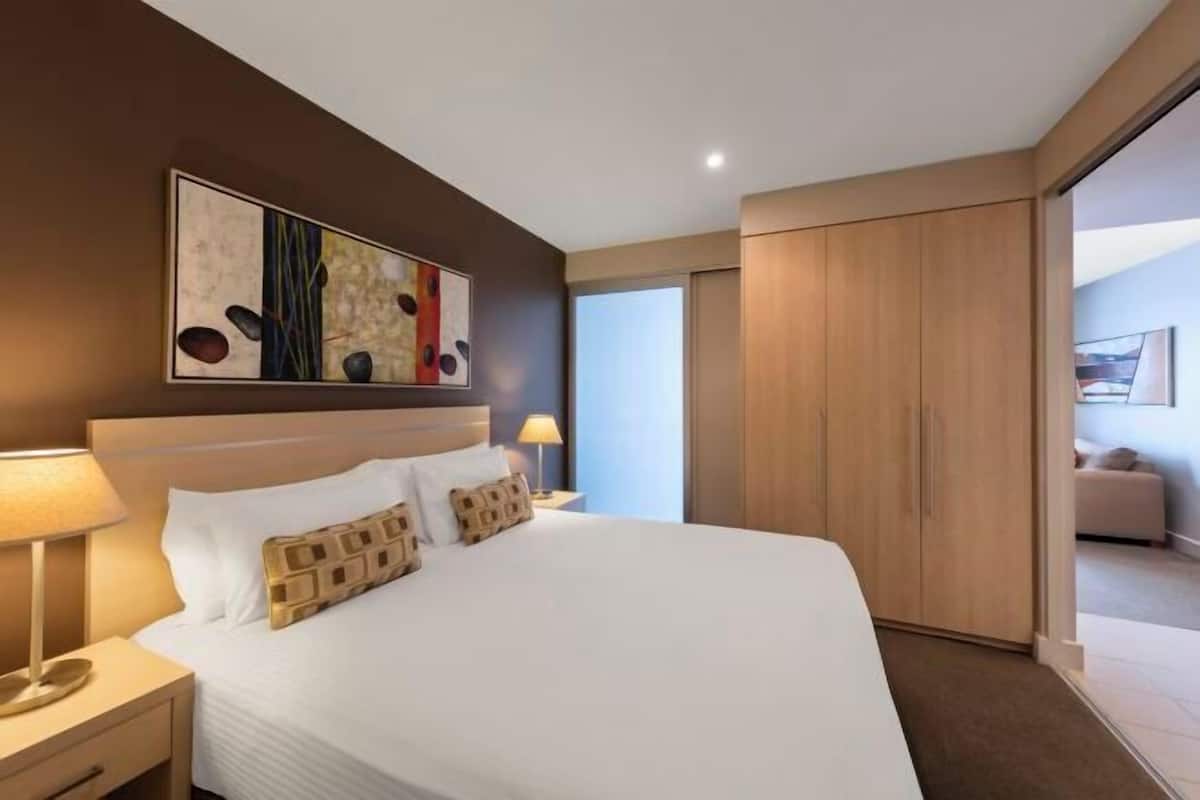 Een kluis op de kamer, babybedden (toeslag), gratis wifi, beddengoed