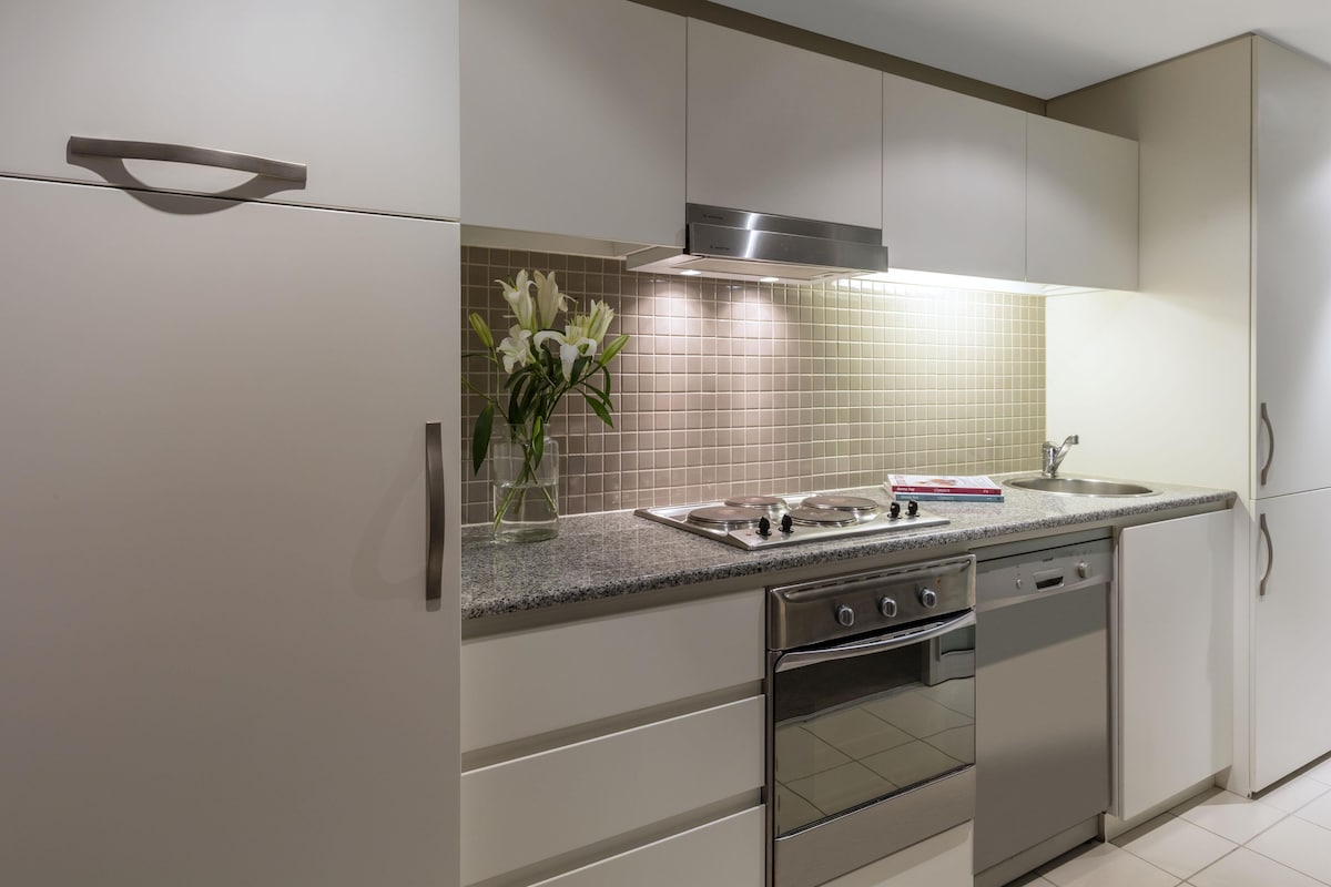 In-room safe, cribs (surcharge), WiFi (free), bed sheets