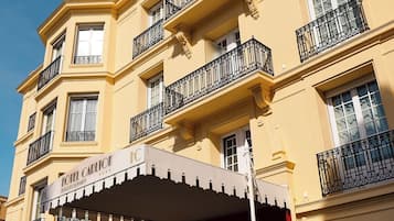 Mặt tiền nơi lưu trú