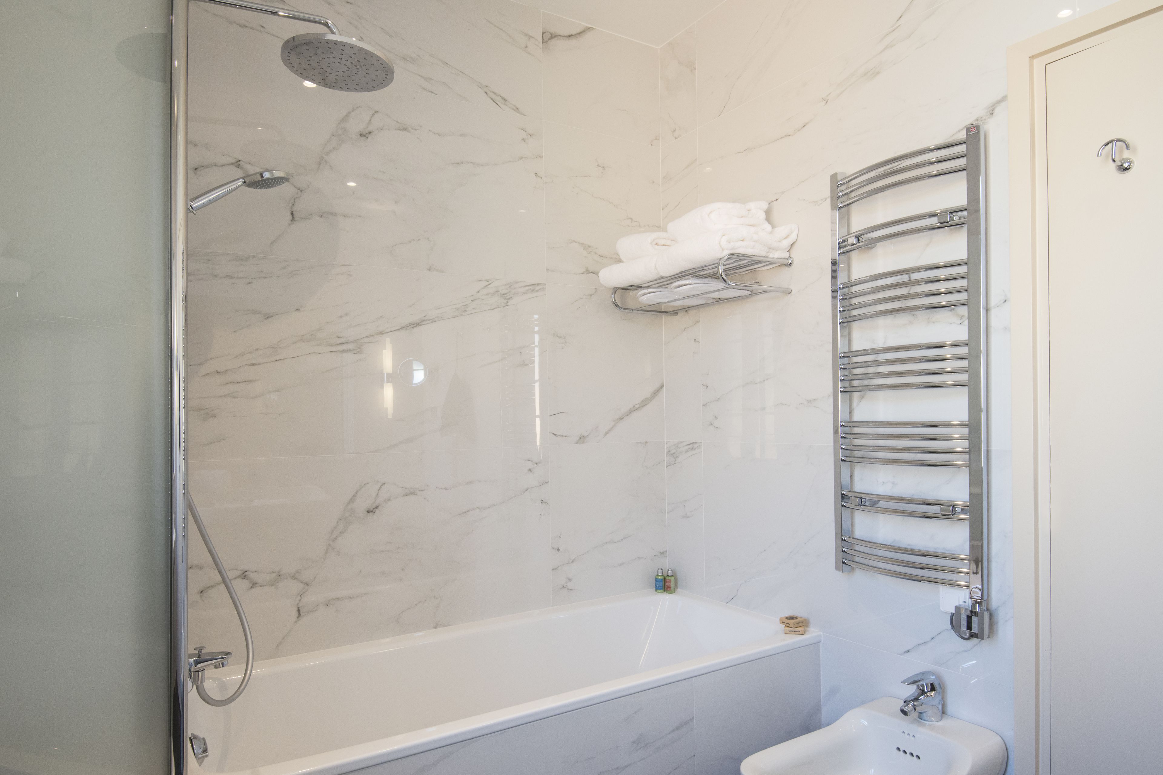 charleston | bathroom | free toiletries, hair dryer, towels