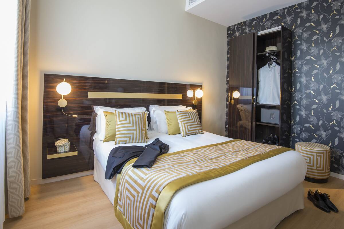 Jazzy | Minibar, in-room safe, blackout drapes, soundproofing