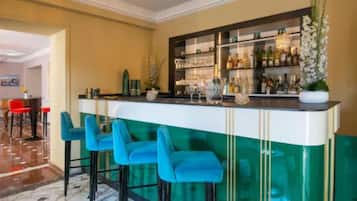 Bar (trong khuôn viên)
