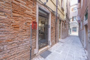 Property entrance - Ca' Valeri (Venice)