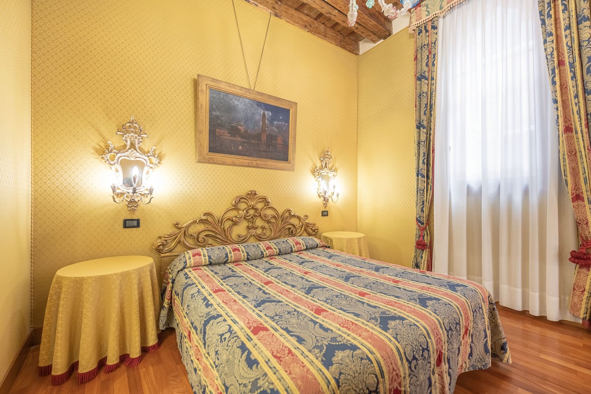 Superior Room (203)