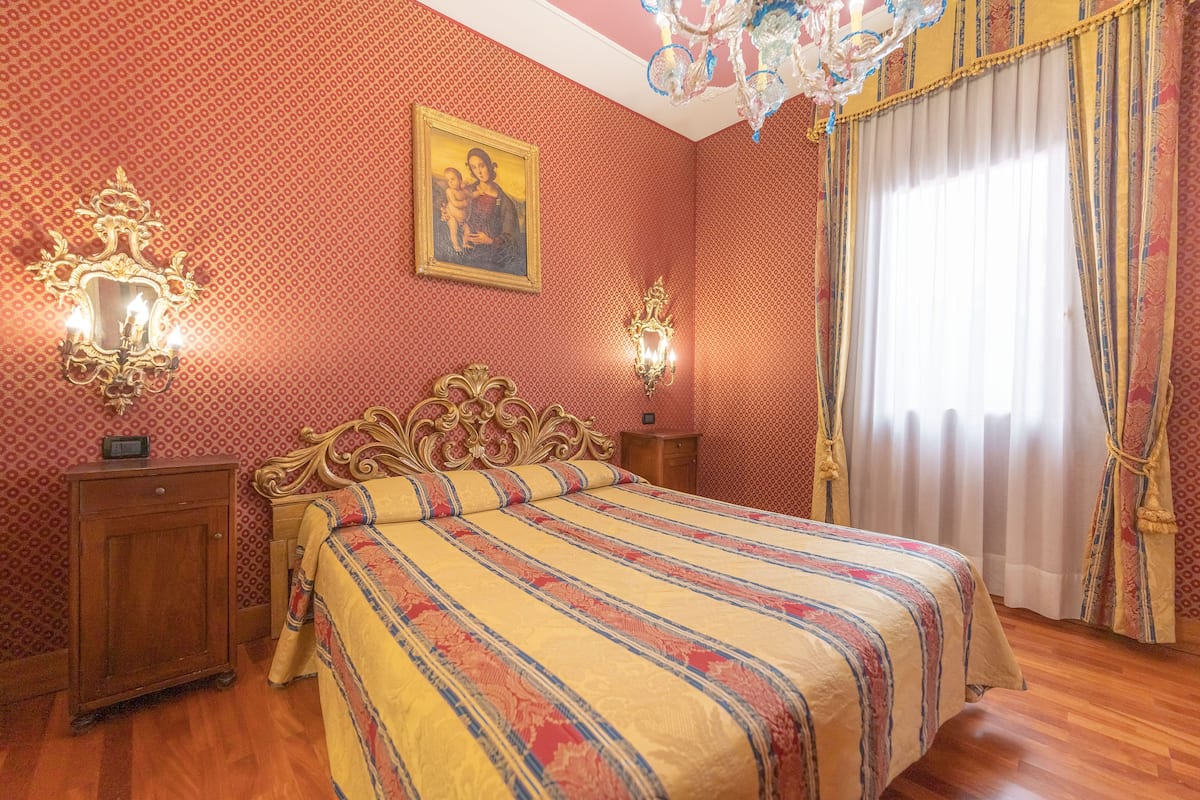 Superior Room (305)