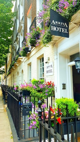 Exterior. Arriva Hotel