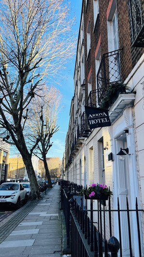 Exterior - Arriva Hotel (London)