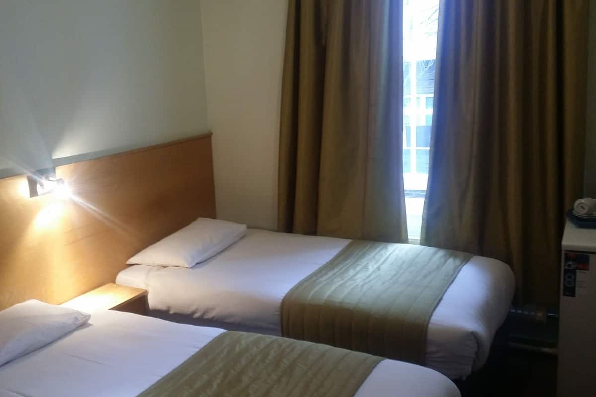 Twin Room | In-room safe, desk, iron/ironing board, free WiFi
