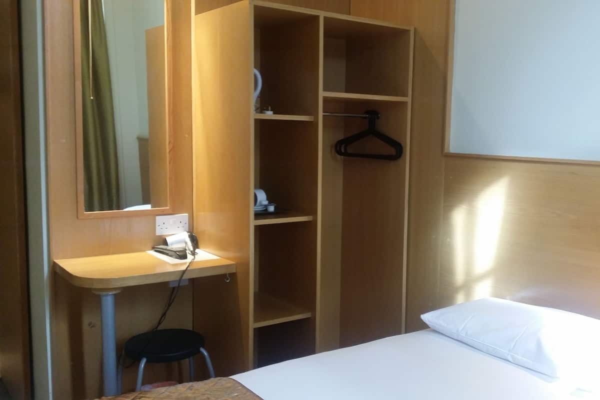 In-room safe, desk, iron/ironing board, free WiFi