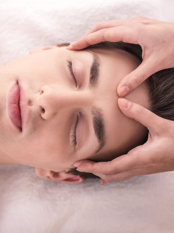 Salas para tratamentos a dois, sauna seca, banheira de hidromassagem