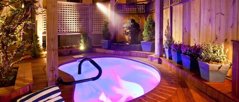 Tina de hidromasaje al aire libre