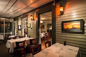 Breakfast, dinner served; American cuisine, garden views