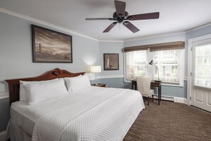 Classic King | Sängtillbehör av högsta kvalitet och värdeförvaringsskåp på rummet