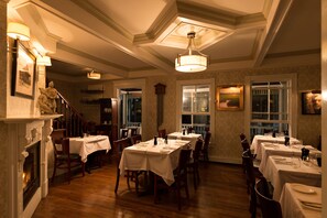Breakfast, dinner served; American cuisine, garden views 