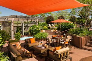 Couples treatment rooms, sauna, hot tub, steam room, body treatments