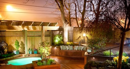 Crowne Pointe Historic Inn & Spa - Adults Only
