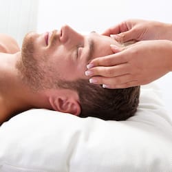 Salas para tratamentos a dois, sauna seca, banheira de hidromassagem