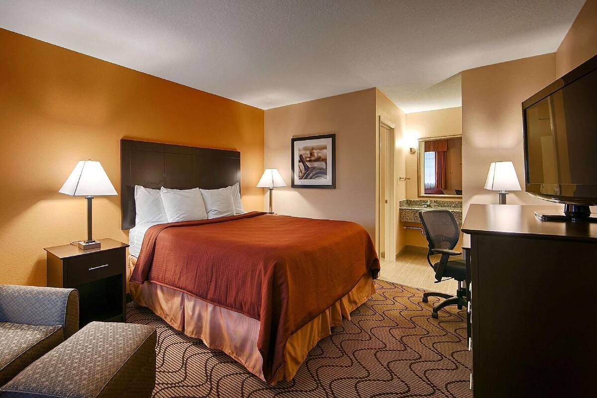 Ameublement personnalisé, bureau, fer et planche à repasser