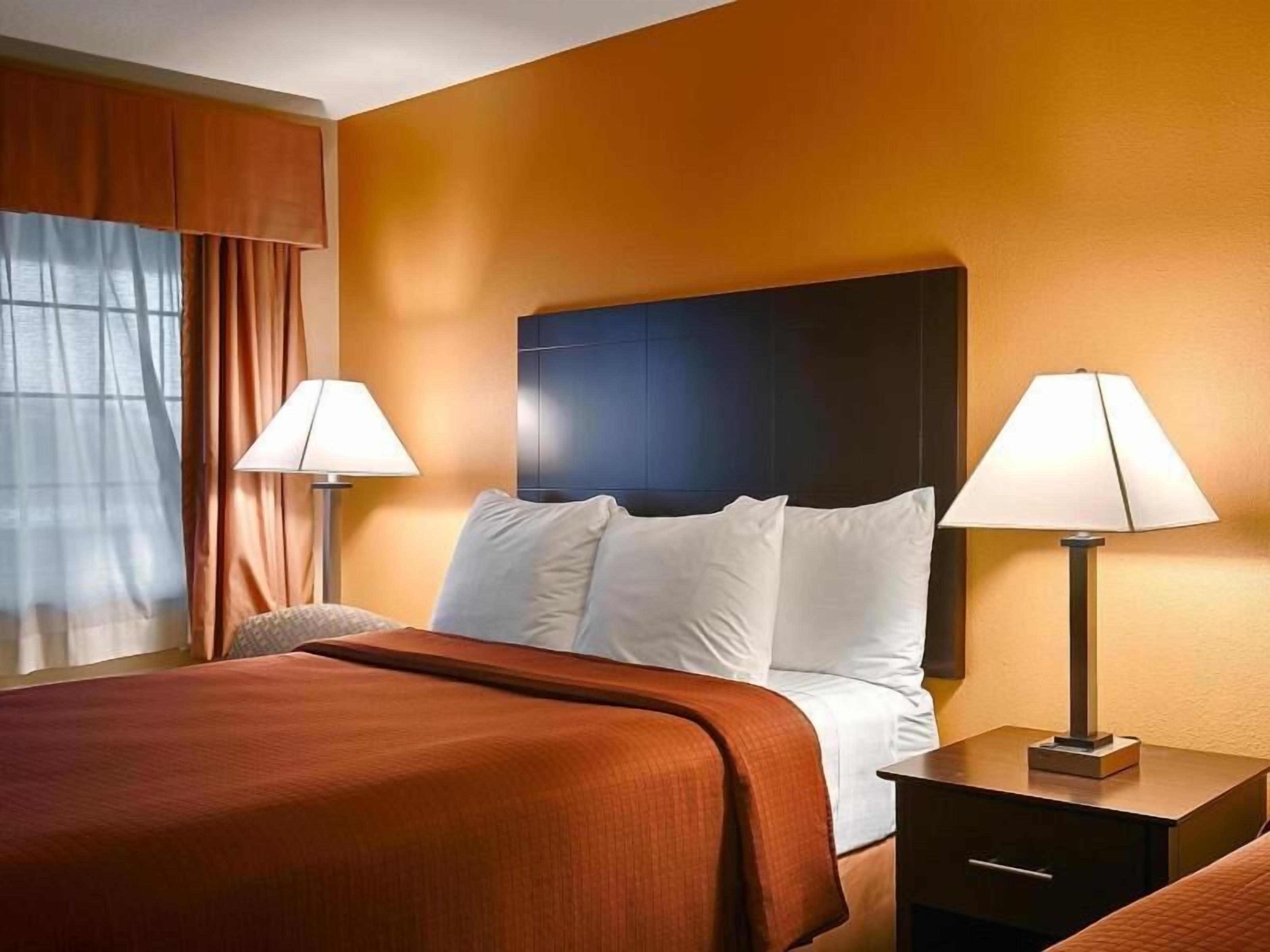 Ameublement personnalisé, bureau, fer et planche à repasser