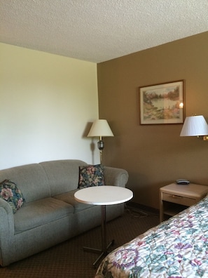 Chambre, 1 grand lit et 1 canapé-lit