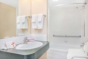 Room, Accessible | Bathroom
