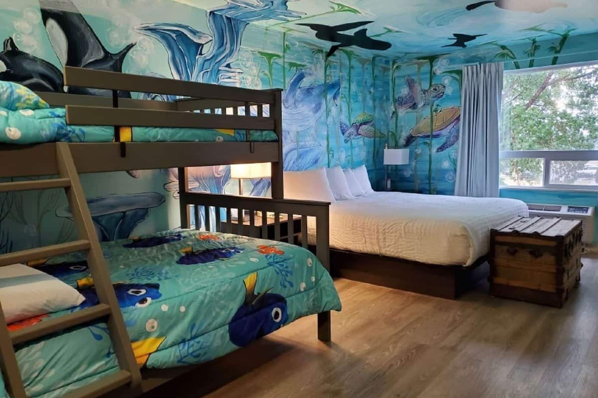Room, 1 King Bed, Non Smoking (Under the Sea Theme) | Desk, iron/ironing board, free cribs/infant beds, free WiFi