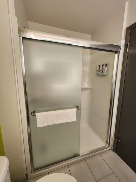 Super 8 by Wyndham Winnipeg East MB - Image 38