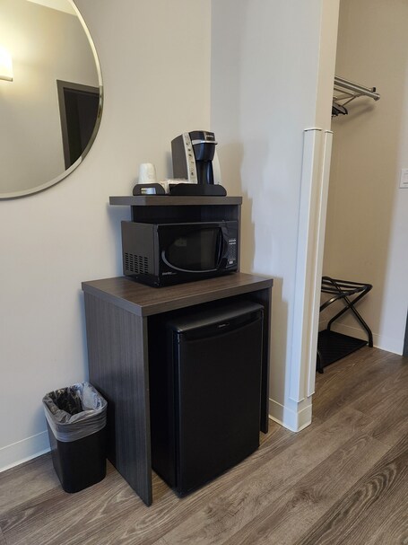 Super 8 by Wyndham Winnipeg East MB - Image 36