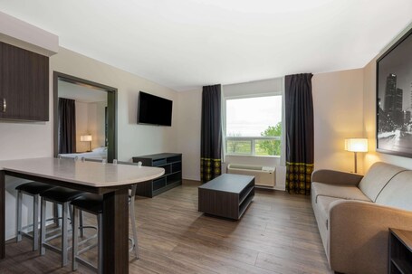 Super 8 by Wyndham Winnipeg East MB - Image 22