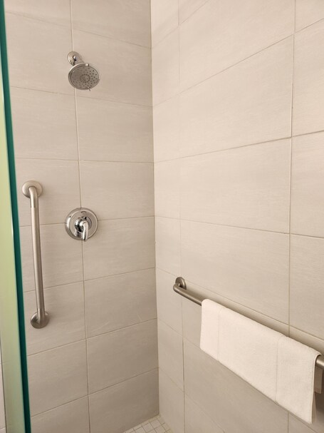 Super 8 by Wyndham Winnipeg East MB - Image 19