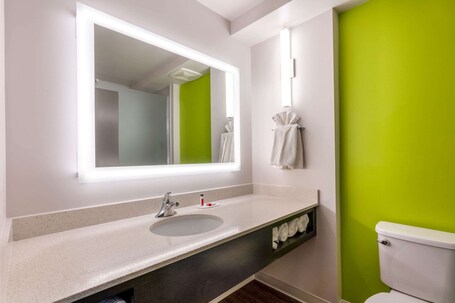 Super 8 by Wyndham Winnipeg East MB - Image 21