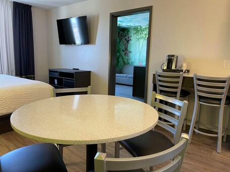 Super 8 by Wyndham Winnipeg East MB - Image 67
