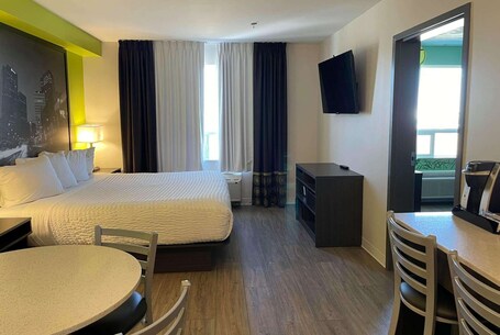 Super 8 by Wyndham Winnipeg East MB - Image 61