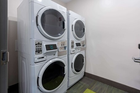 Super 8 by Wyndham Winnipeg East MB - Image 39