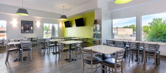 スーパー 8 バイ ウィンダム ウィニペグ ウエスト