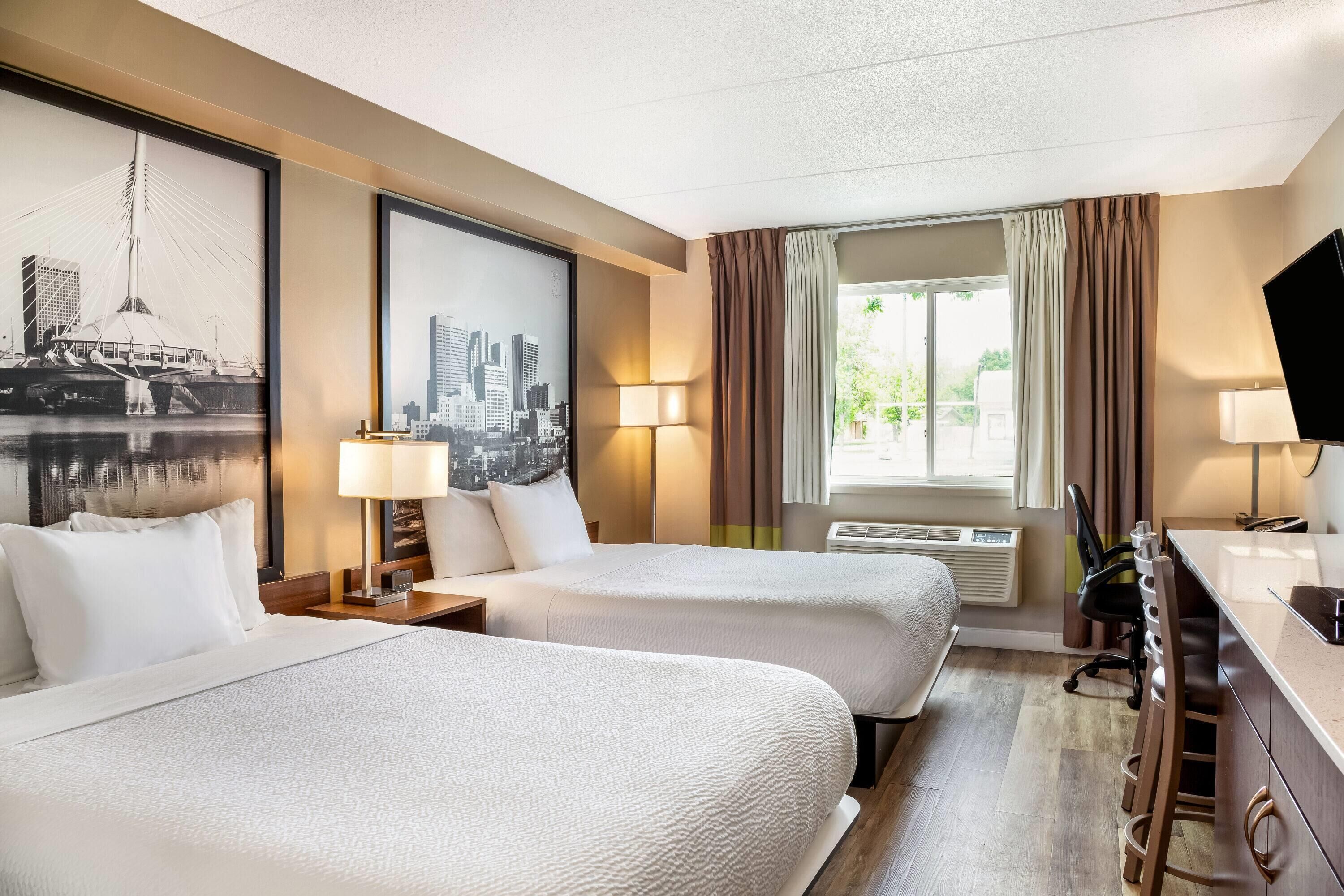Kamer, 2 queensize bedden, niet-roken (Efficiency) | Pillowtop-bedden, een bureau, een laptopwerkplek