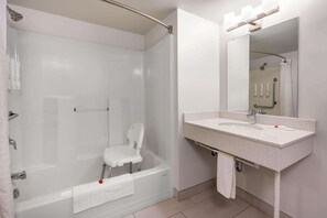 Combined shower/tub, free toiletries, hair dryer, towels