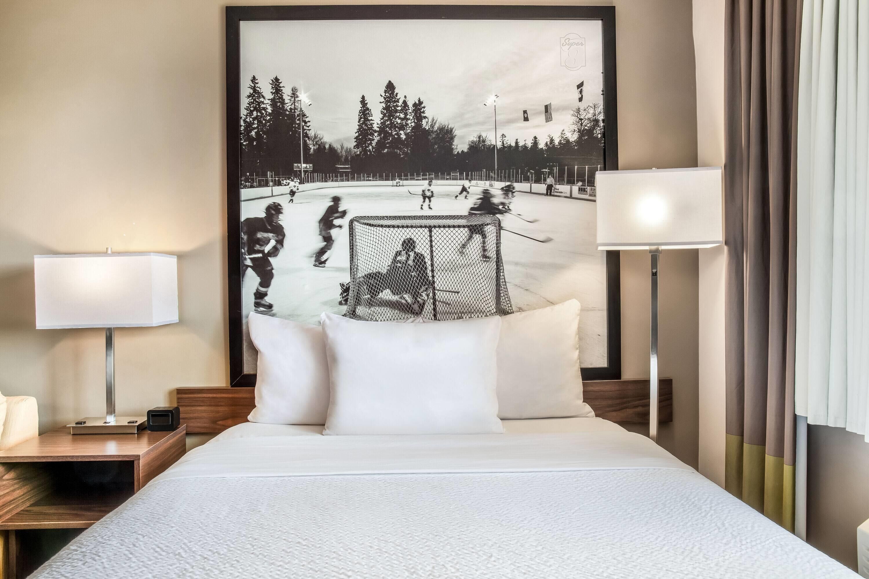 Quarto empresarial, 1 cama Queen, para não fumantes | Camas com colchões pillow-top, escrivaninha