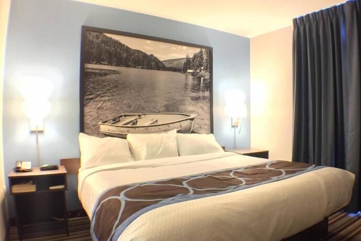 Desk, iron/ironing board, free cribs/infant beds, free rollaway beds