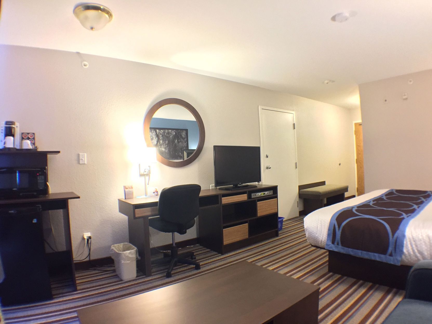 Desk, iron/ironing board, free cribs/infant beds, free rollaway beds