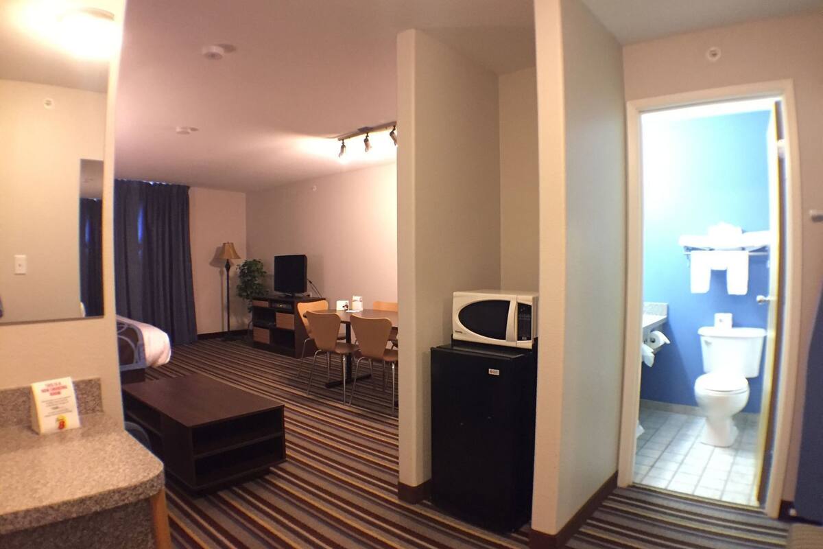 Desk, iron/ironing board, free cribs/infant beds, free rollaway beds