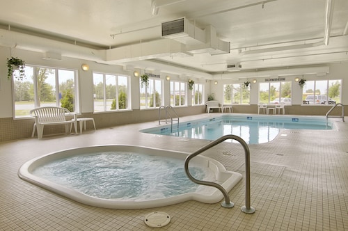 Super 8 by Wyndham Fort Frances