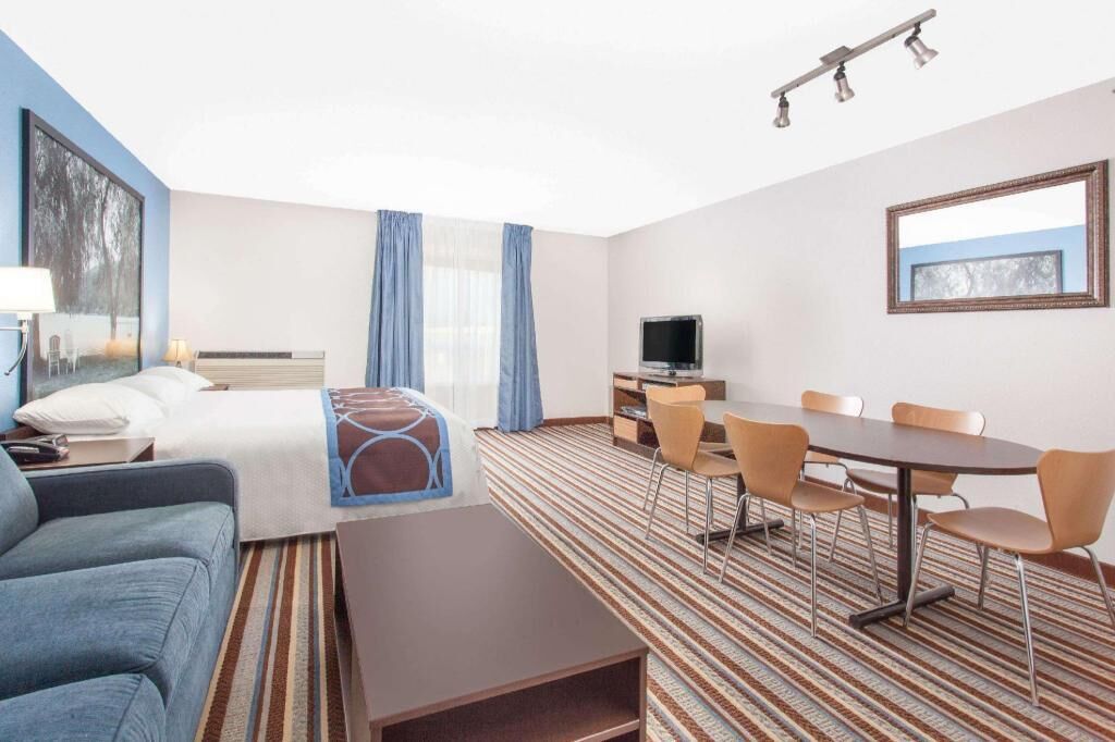 Desk, iron/ironing board, free cribs/infant beds, free rollaway beds