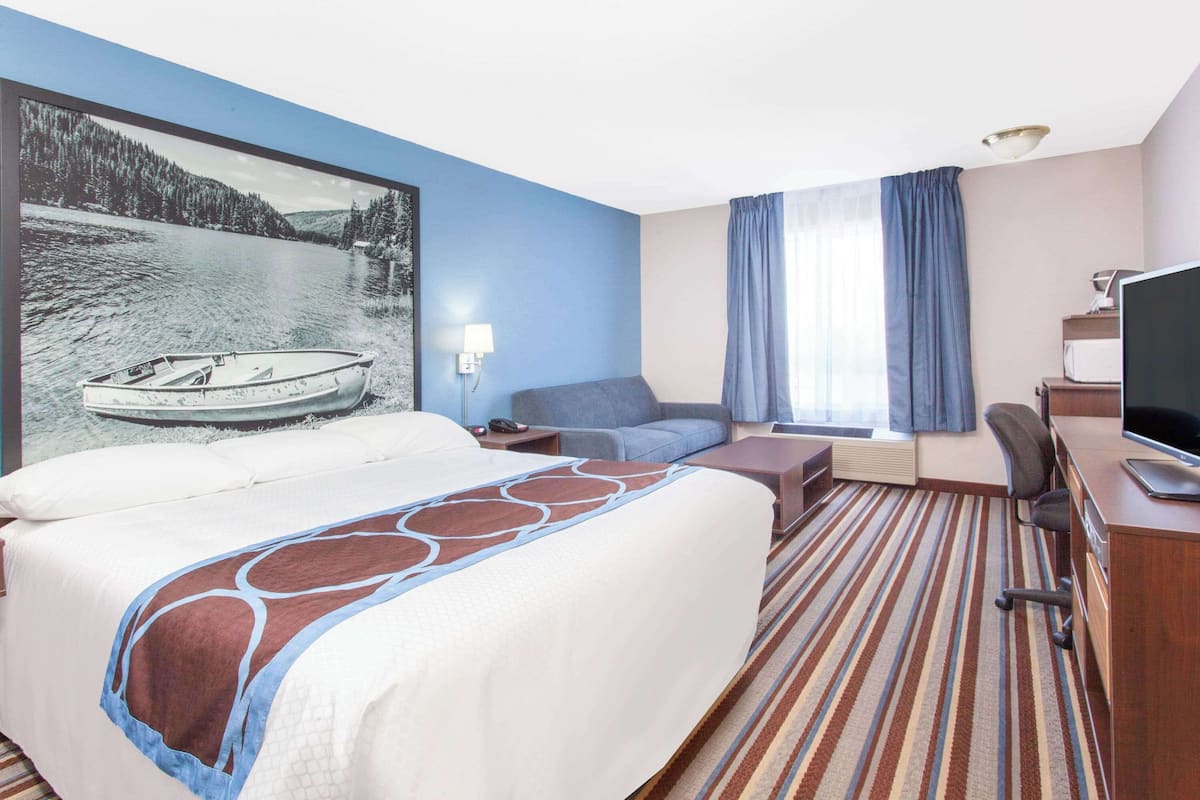 Studio Suite, 1 King Bed, Non Smoking | Fitness facility