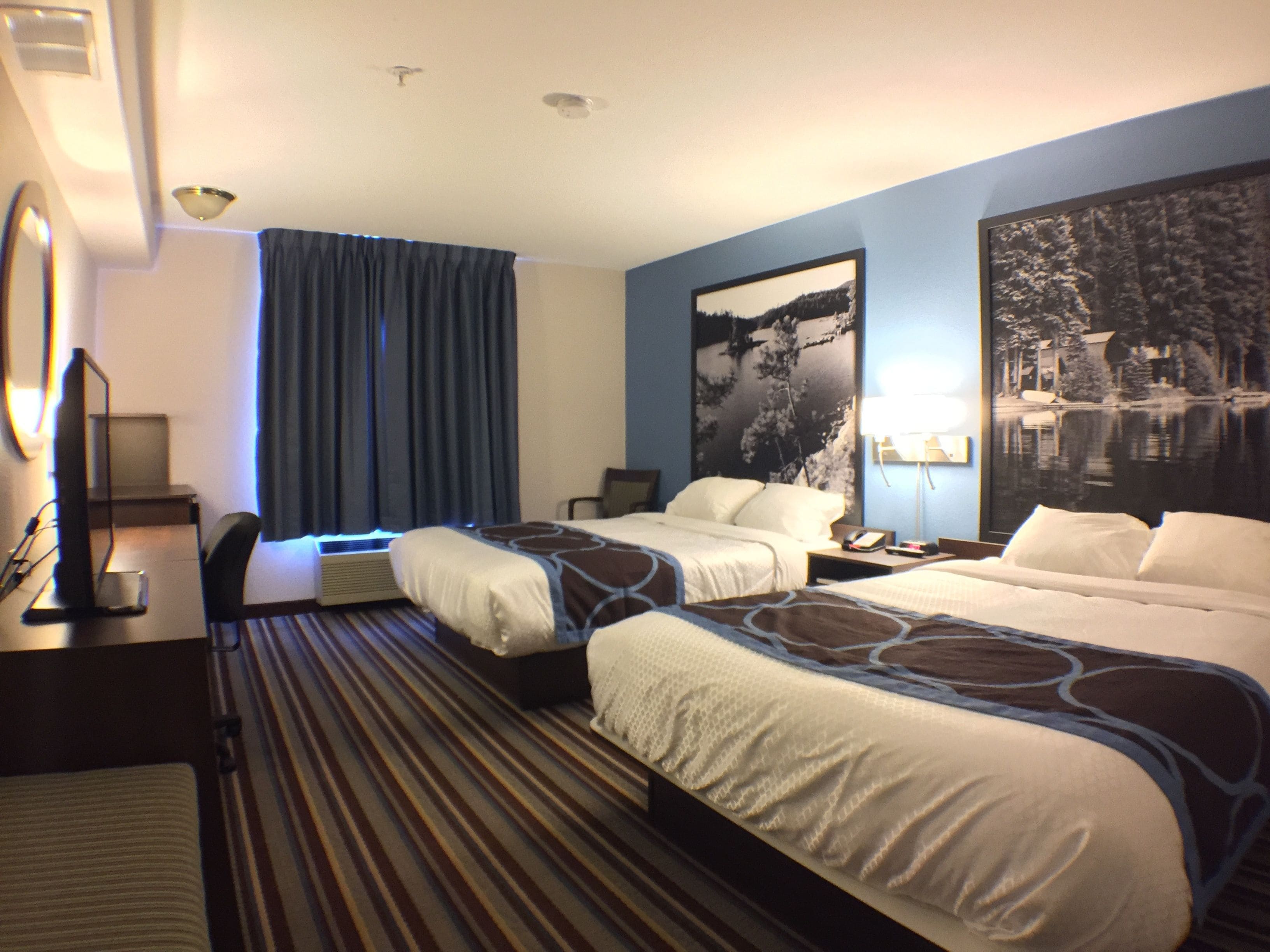 ルーム クイーンベッド 2 台 禁煙 | デスク、アイロン / アイロン台、ベビーベッド (無料)、可動式ベッド (無料)