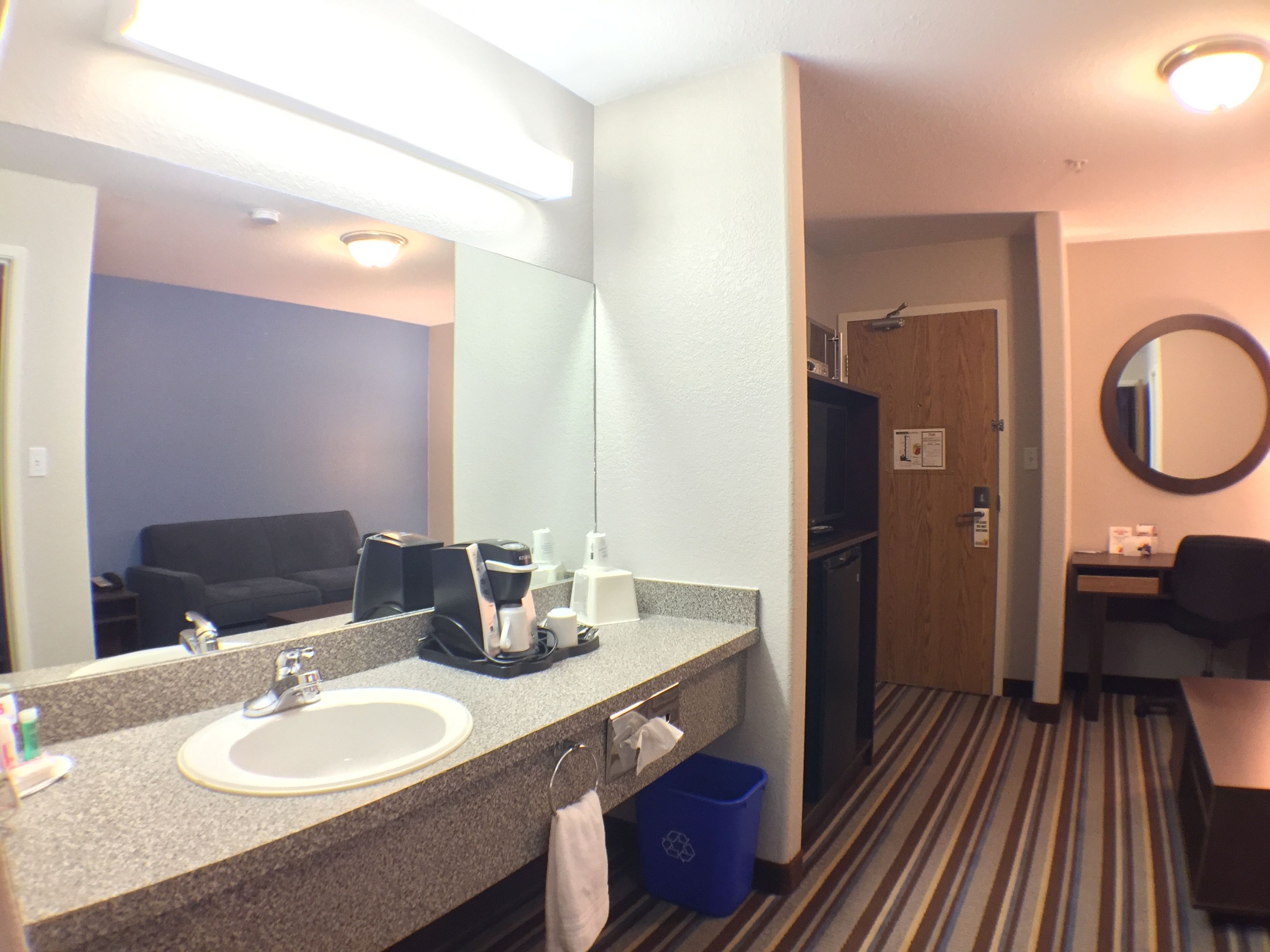 studio suite, 1 king bed, non smoking | bathroom | free toiletries, hair dryer, towels