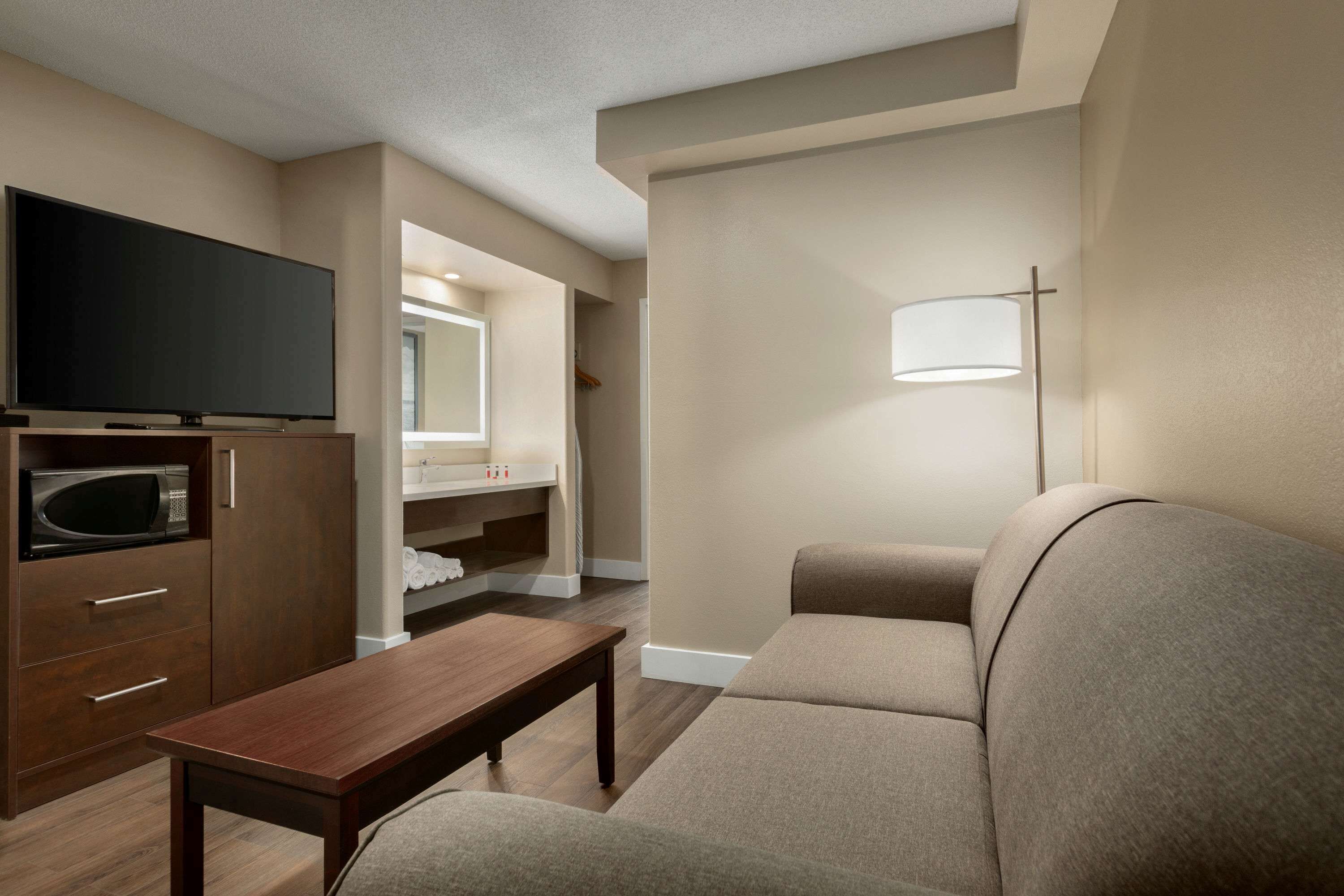 Suite, 1 kingsize-seng, ikke-røyk | Skrivebord, strykejern/-brett, barnesenger og wi-fi (inkludert)