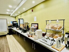 Free daily continental breakfast