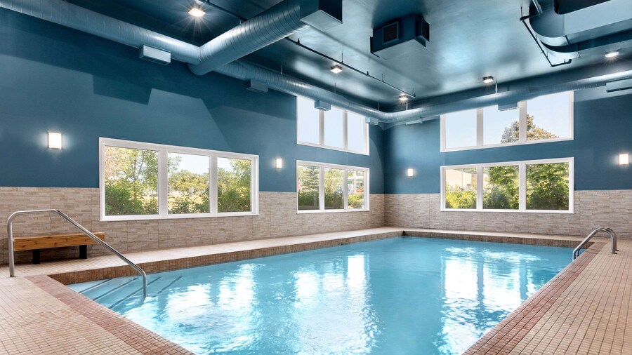 Super 8 by Wyndham Ajax/Toronto On